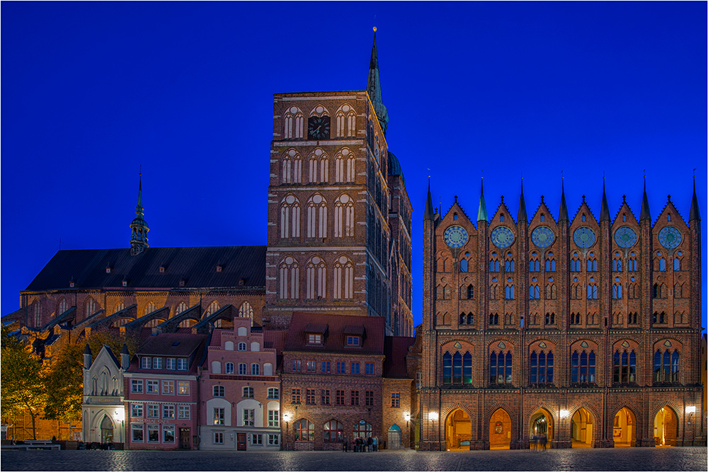 Das nächtliche Rathaus von Stralsund