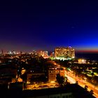 das nächtliche Tel Aviv, Blick vom Hoteldachswimmingpool