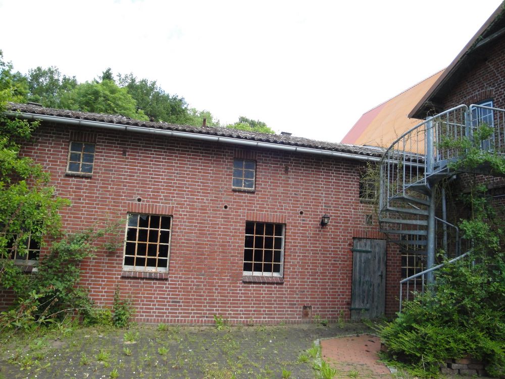 das Nebengebäude von der anderen Seite am Garten/Terrasse gelegen