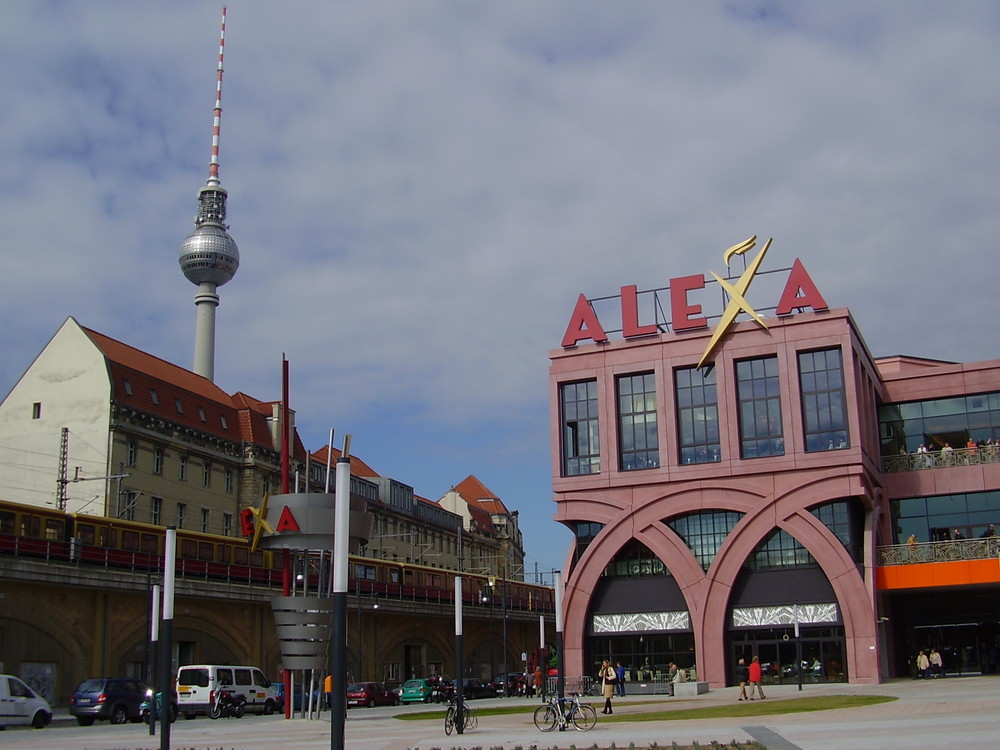 Das neue Einkaufszentrum in Berlin Mitte am Alexanderplatz (Alexa)