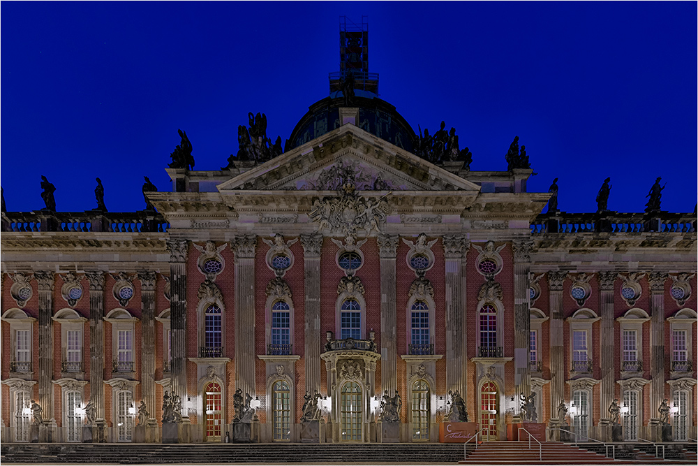 Das Neue Palais ist ein Schloss an der Westseite des Parks Sanssouci in Potsdam