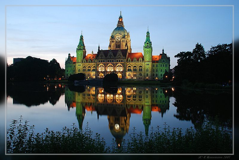 Das neue Rathaus aus Hannover in grün