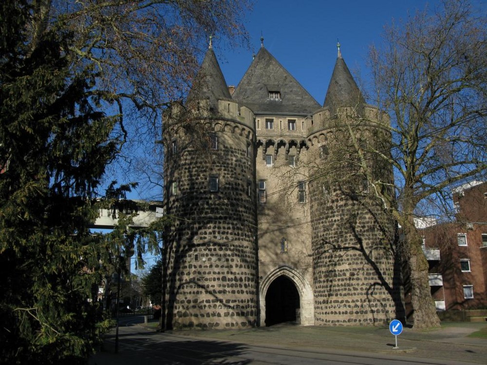 das Neusser Wahrzeichen - "Obertor"