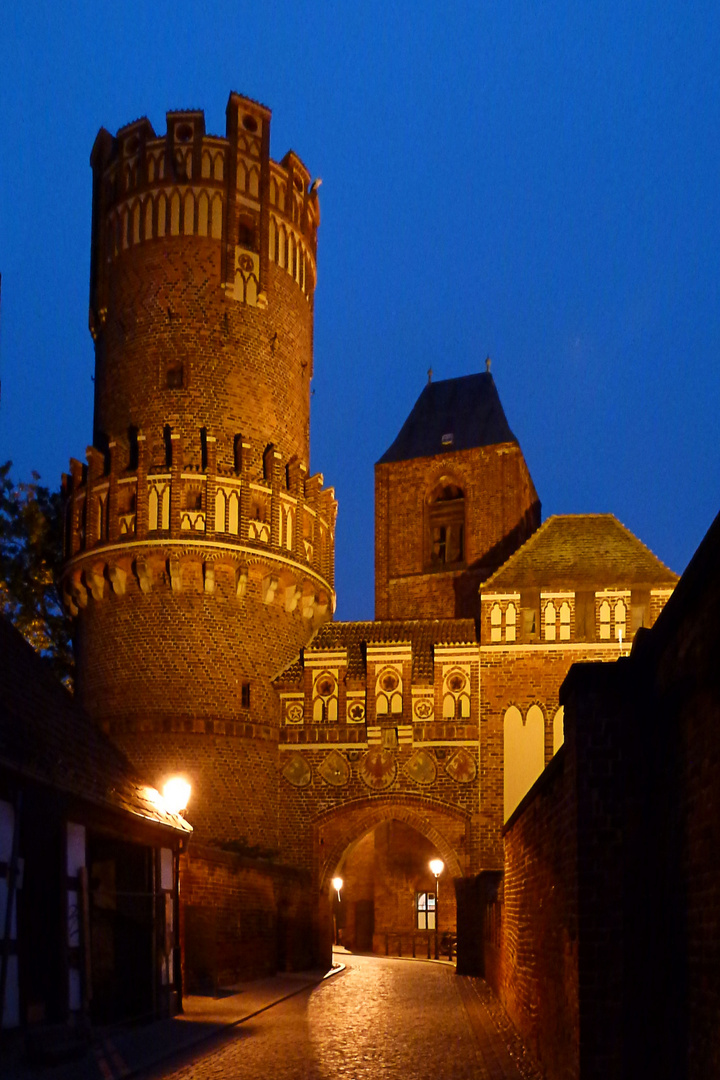 Das Neustädter Tor mit Nikolai Kirche in Tangermünde