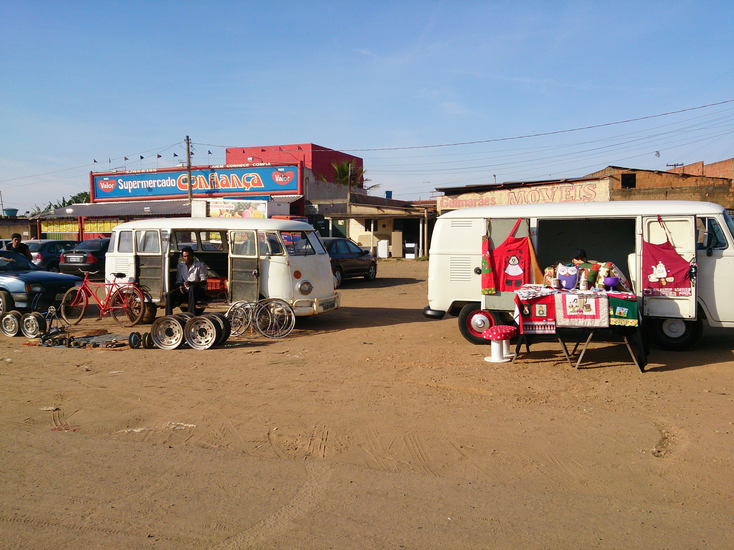 Das noch übliche Bild in Brasilien, der VW Bus T1 u. T2