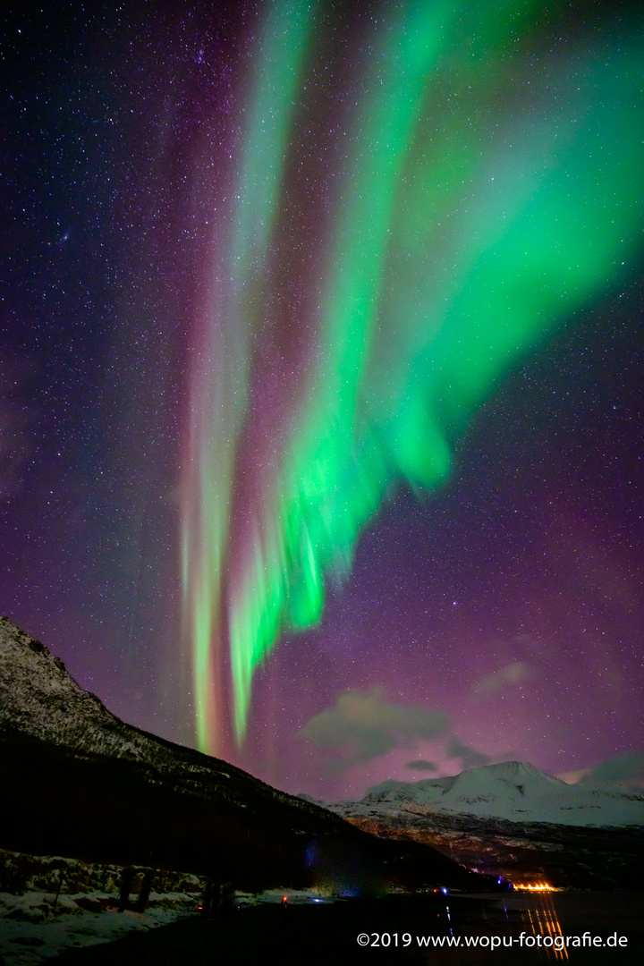 Das Nordlicht tanzt über dem Lyngen