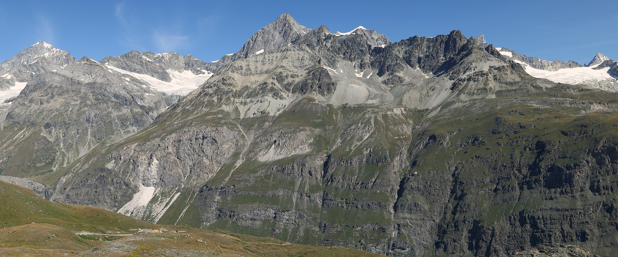 Das Obergabelhorn mit der Wellenkuppe dominiert die Kette mit 4 Viertausendern...