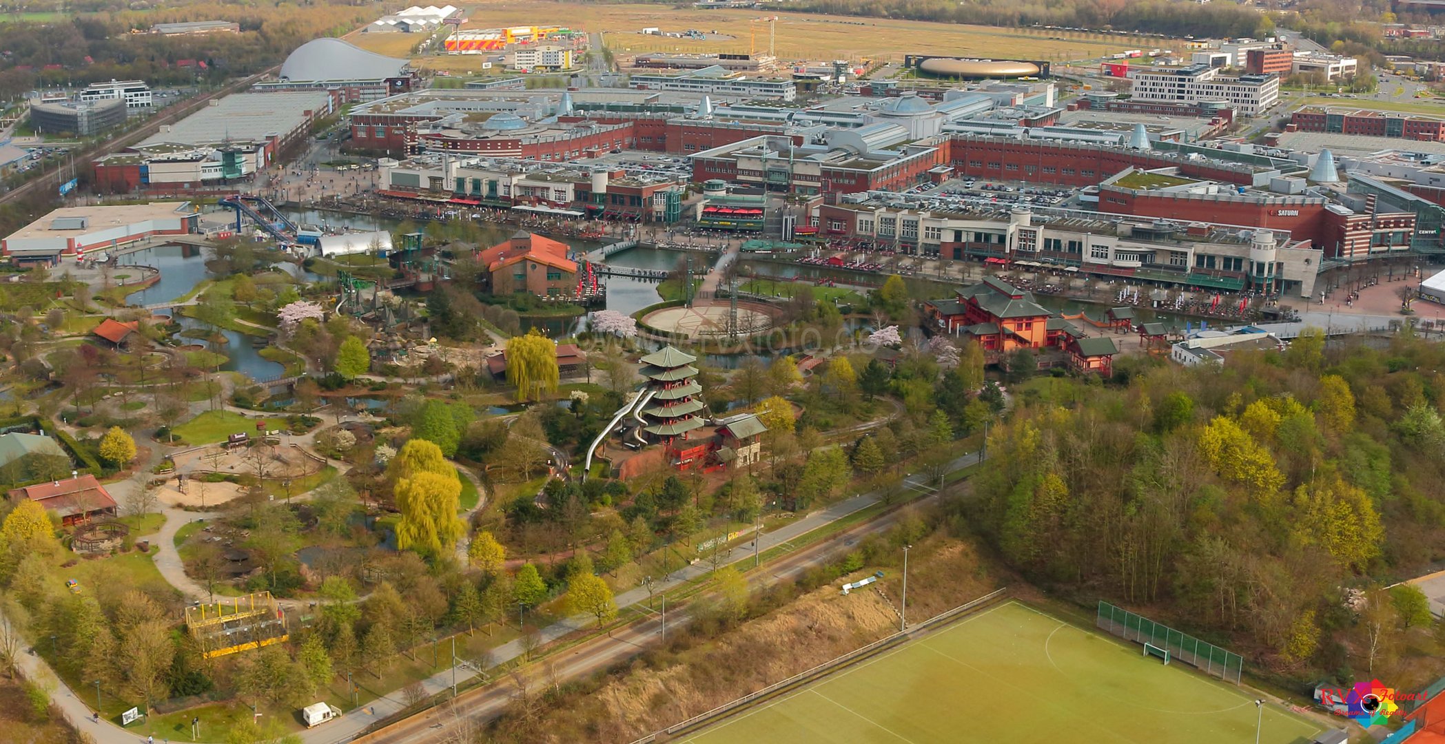 Das Oberhausener CentrO aus 110 m Höhe