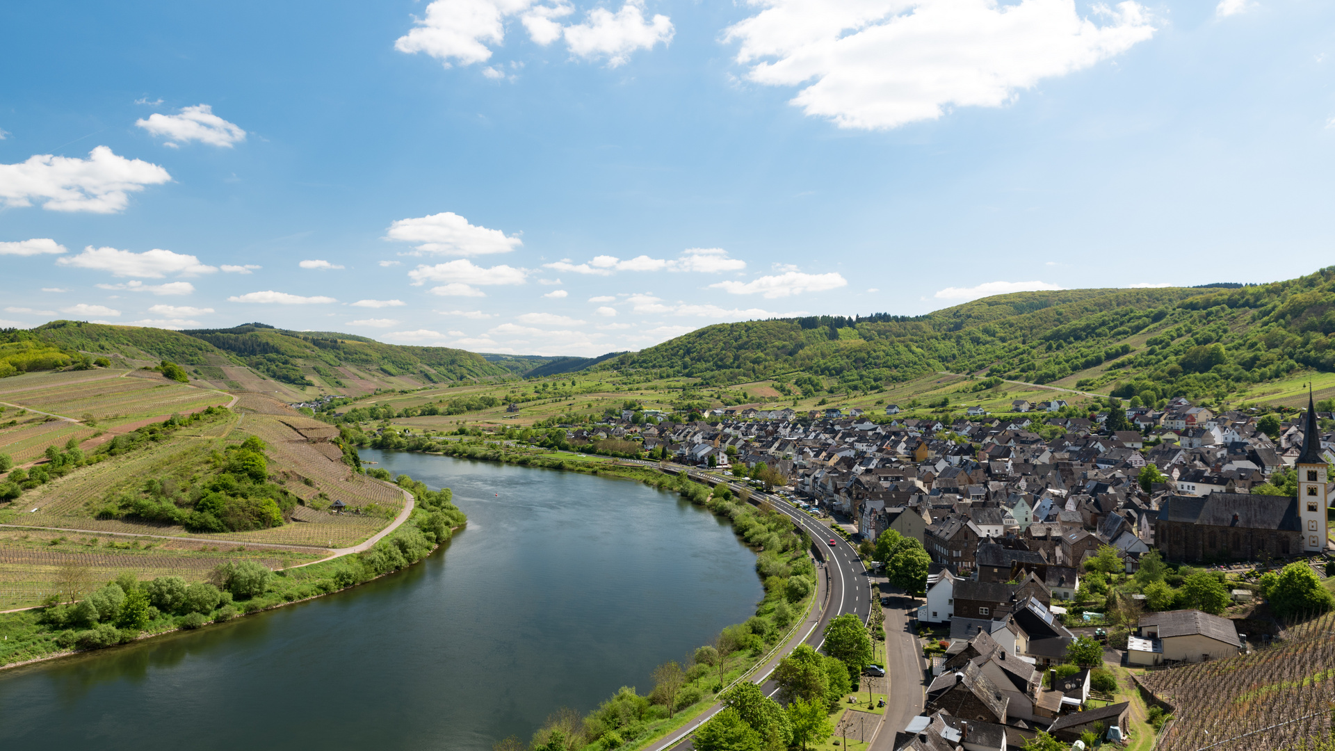 Das Örtchen Bremm an der Moselschleife