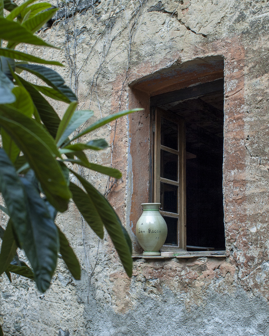 Das offene Fenster in Corte auf Corsica