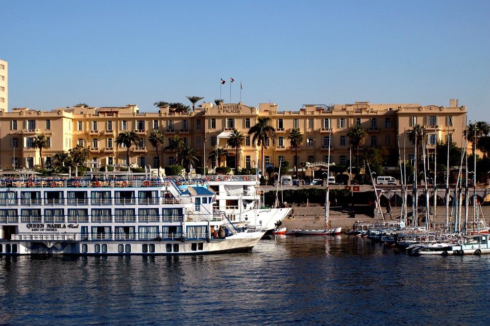 Das Old Winter Palace, die Corniche und "mein" Schiff