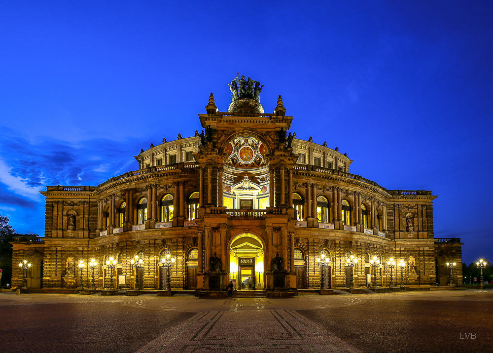 Das Opernhaus am Zwinger