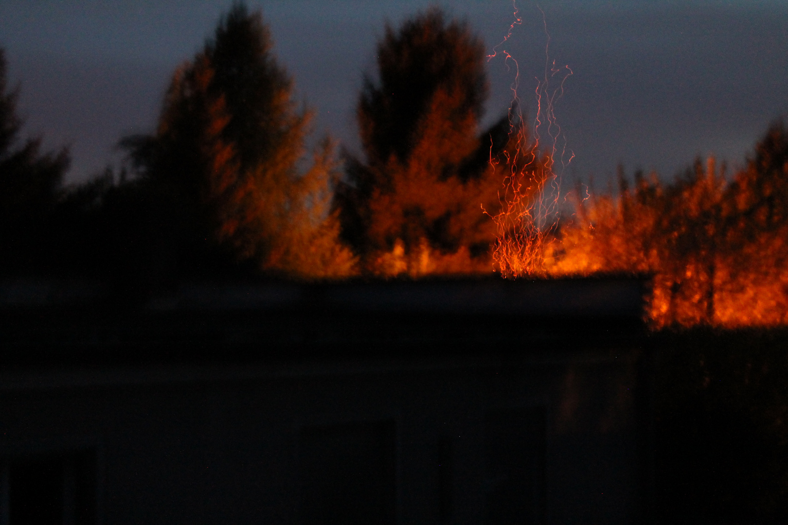 Das Osterfeuer hat den Foto Grafen um sein schlaf gebracht .