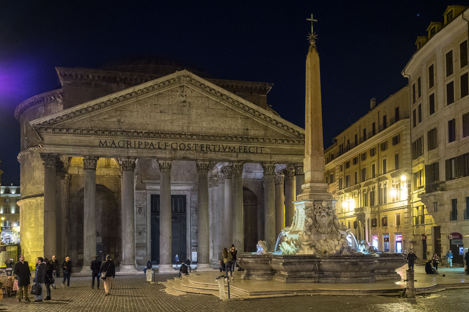 das Pantheon in der Nacht