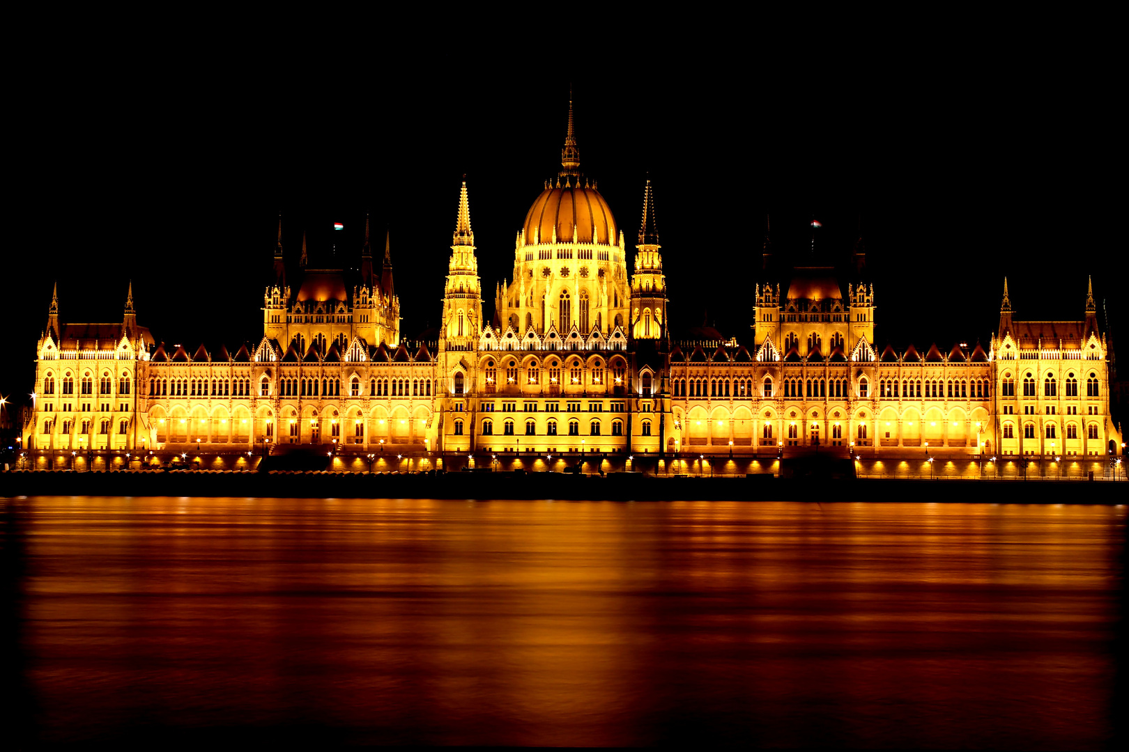 Das Parlament by night