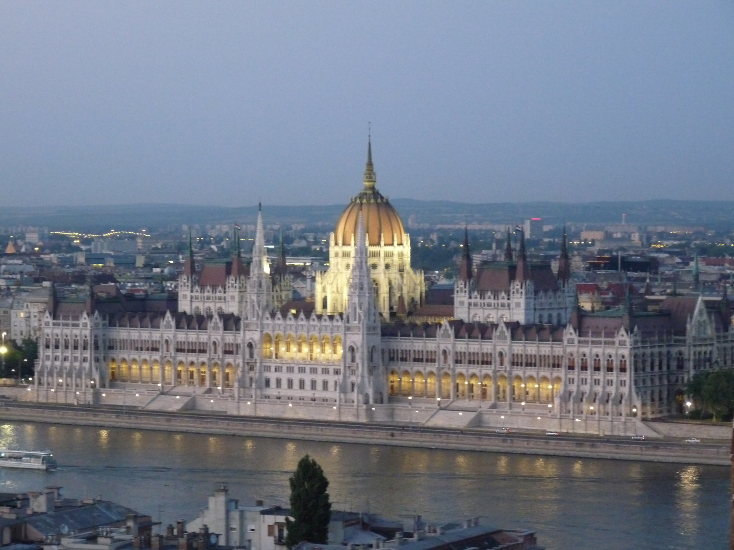 das Parlament in Abendstimmung