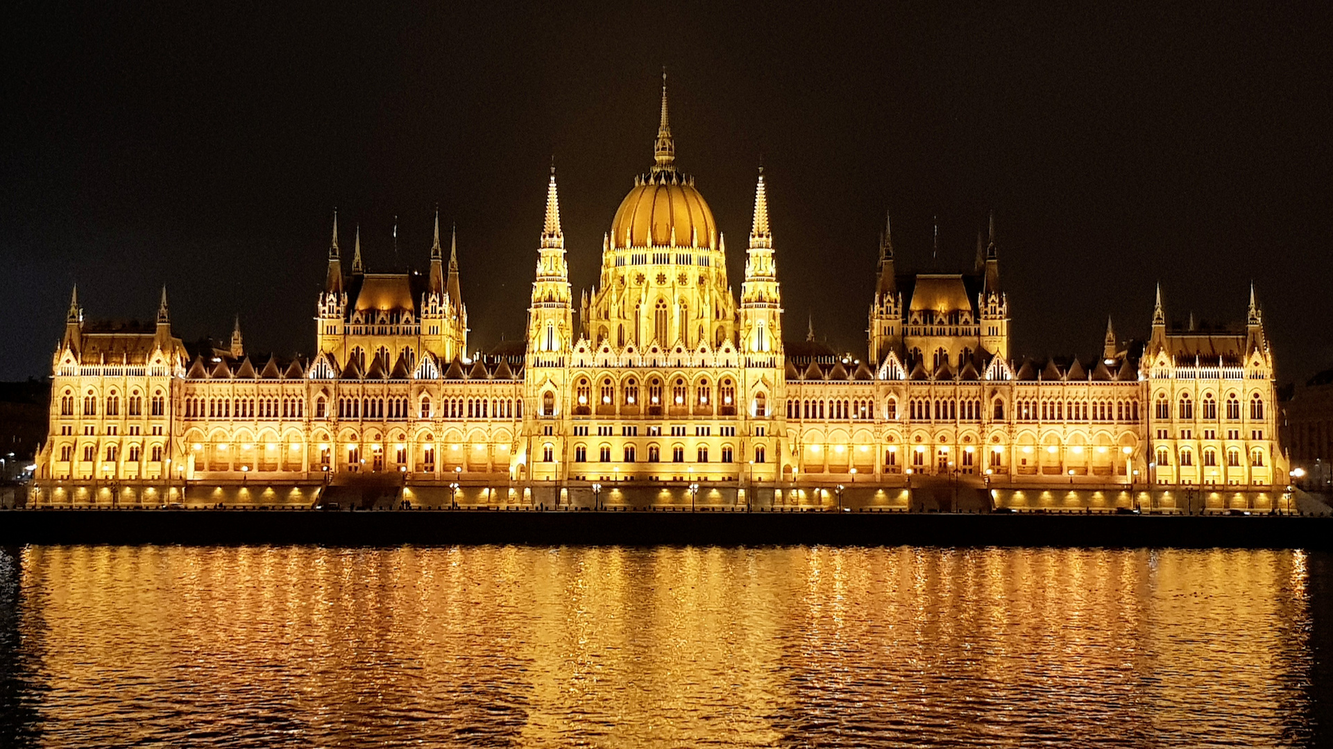 Das Parlament in Budapest...