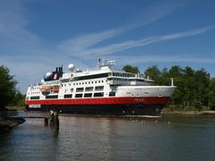 Das Passagierschiff FRAM auf dem Nord-Ostsee-Kanal