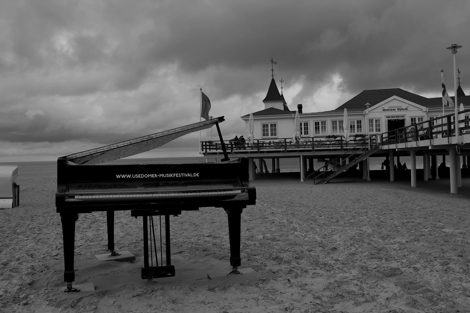 Das Piano am Meer