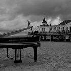 Das Piano am Meer