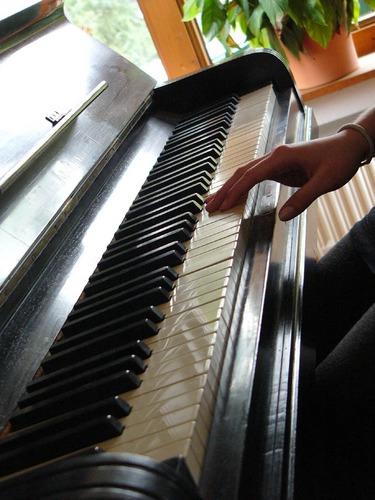 Das Piano und die Hand