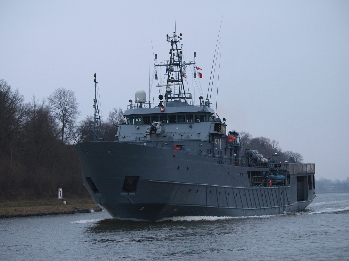 Das polnische Kriegsschiff O.R.P. CZERNICKI auf dem Nord-Ostsee-Kanal