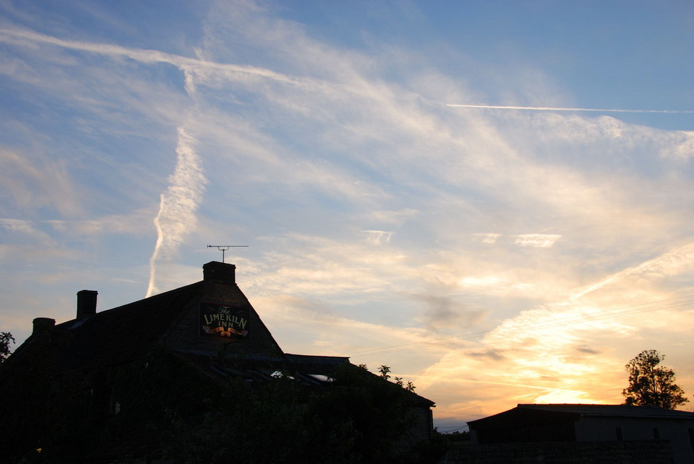 Das Pub vorm Himmel ;)