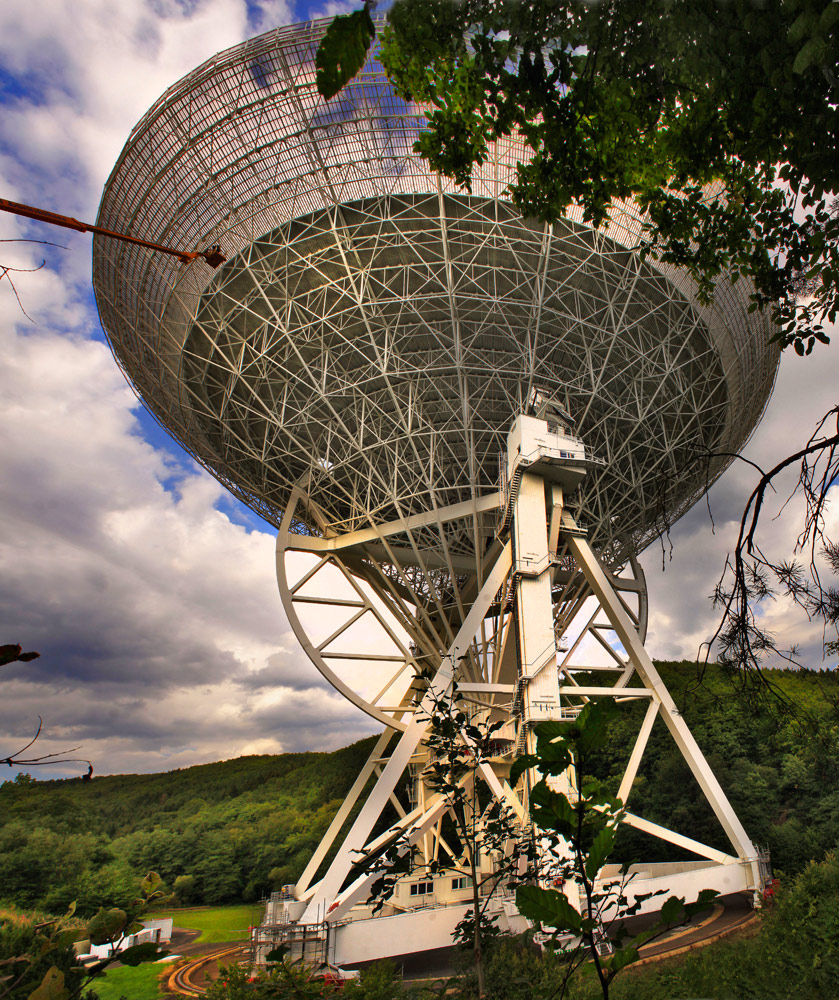 Das Radioteleskop Effelsberg ist ein Radioteleskop im Ahrgebirge (Teil der Eifel) in Bad Münstereife