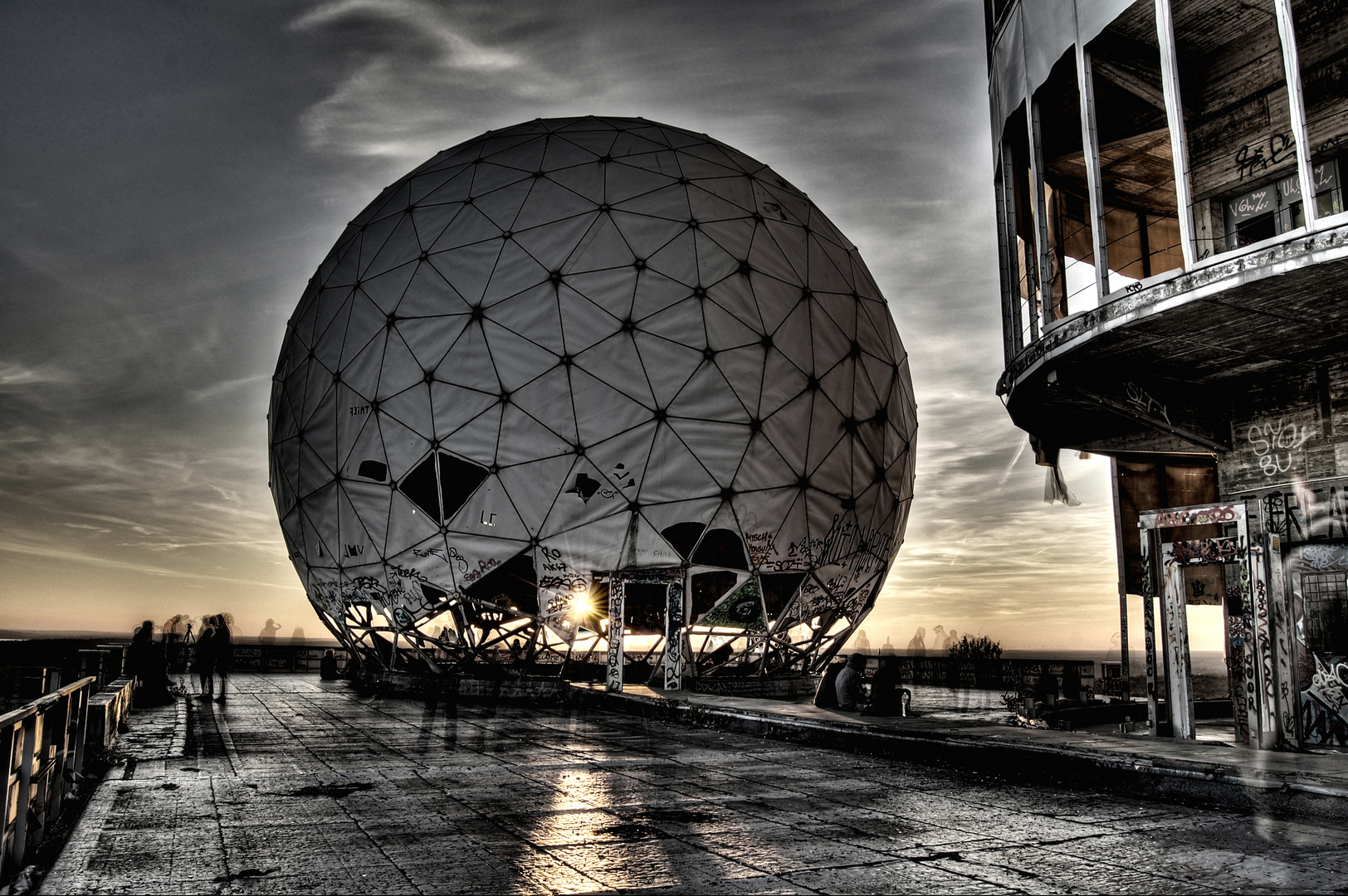 Das Radom der ehemaligen NSA-Abhörstation Teufelsberg in Berlin-Charlottenburg