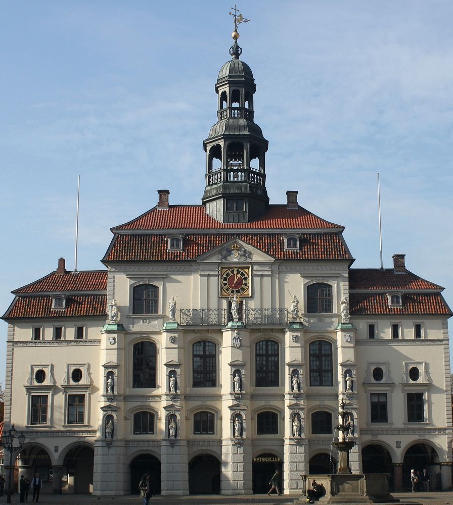 Das Rathaus .....