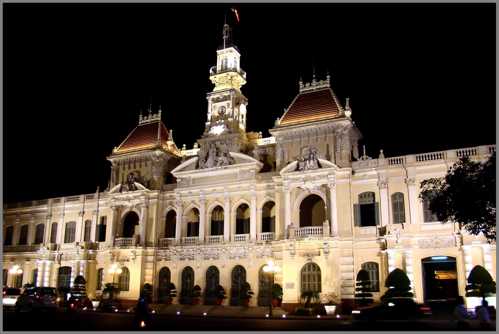 Das Rathaus in Saigon bei Nacht