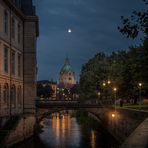 Das Rathaus mit dem Mond