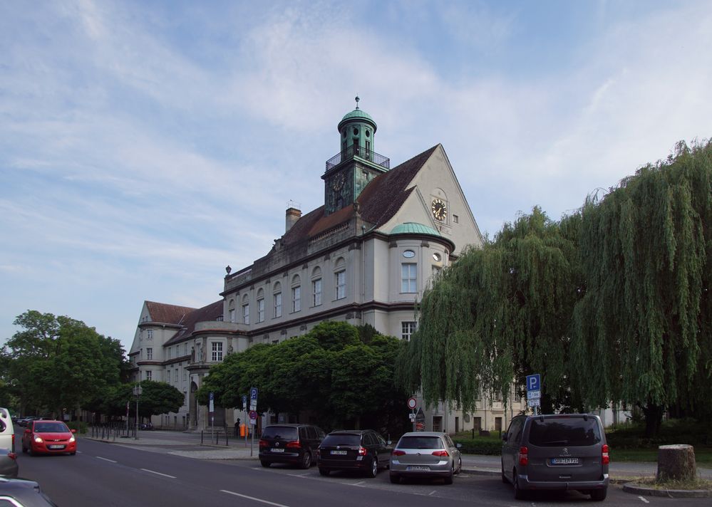 Das Rathaus Treptow im Abendlicht