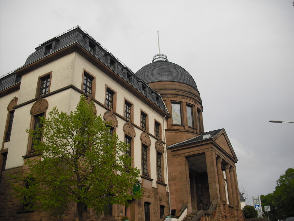Das Rathaus von Wemmetsweiler noch einmal aus einer anderen Perspektive.