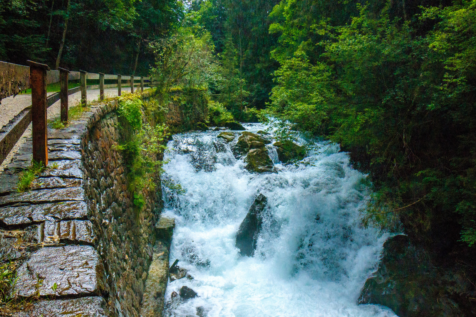 Das Rauschen des Flusses