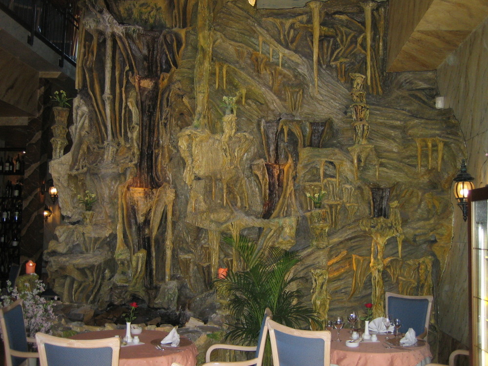 Das Restaurant "Grotta Palacese" mitten in Leipzig.Teil 1