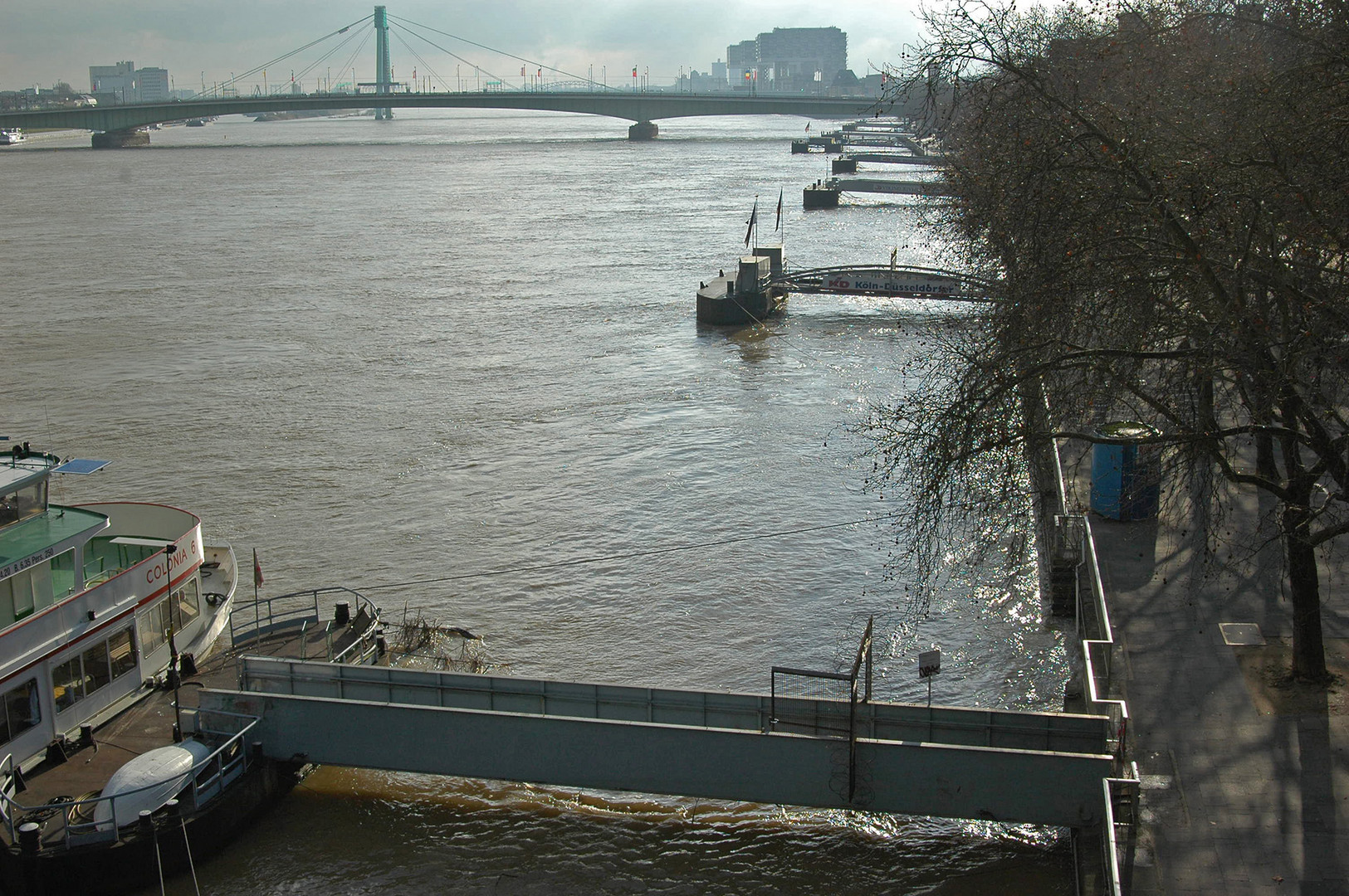 Das Rheinhochwasser von 2010 in Köln ...