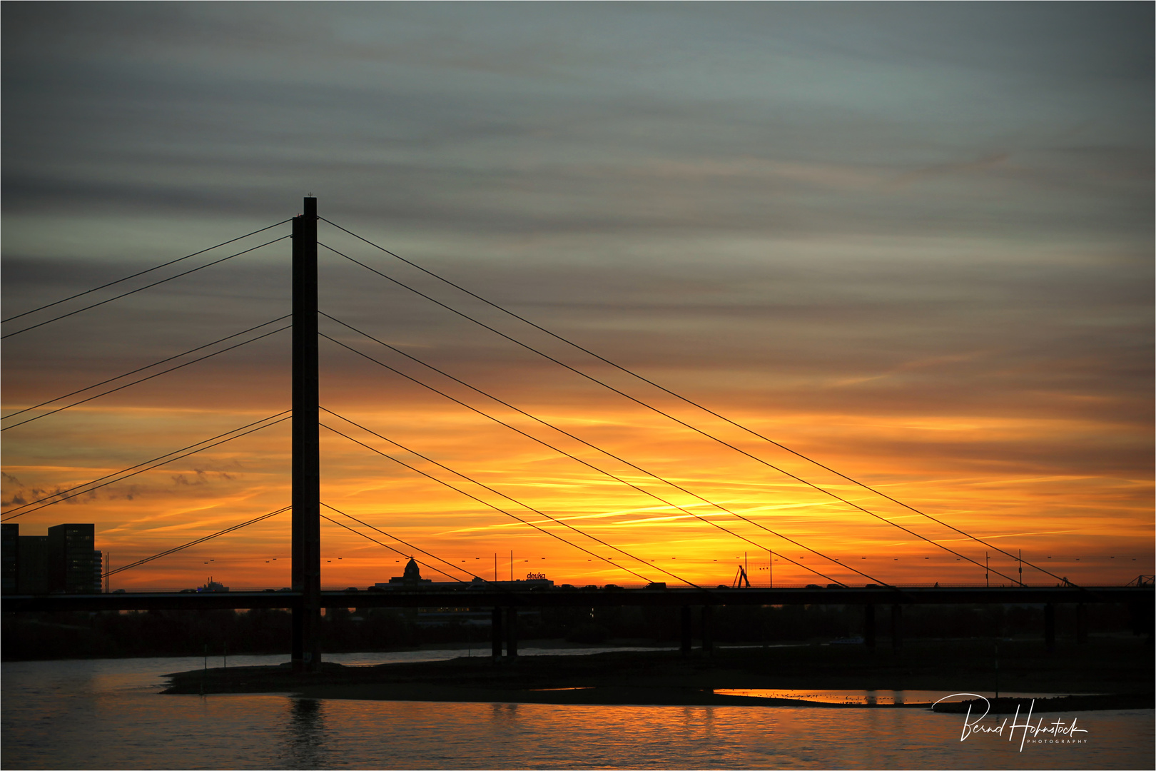 das Rheinknie .... in Düsseldorf