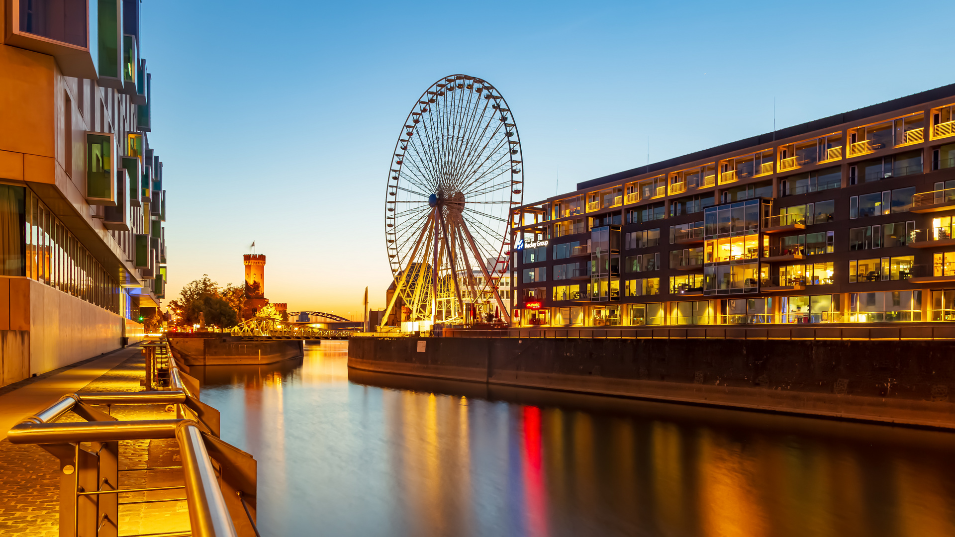 Das Rieesenrad am Rhein Köln