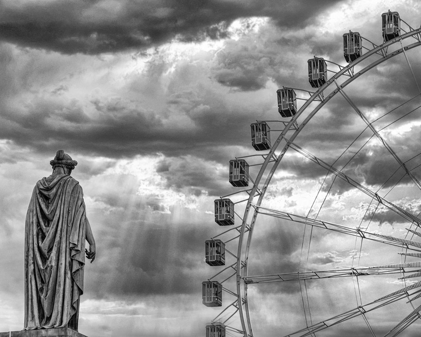 Das Riesenrad auf dem Schlossplatz in Stuttgart...