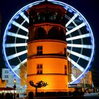 Das Riesenrad in Düsseldorf am Burgplatz.