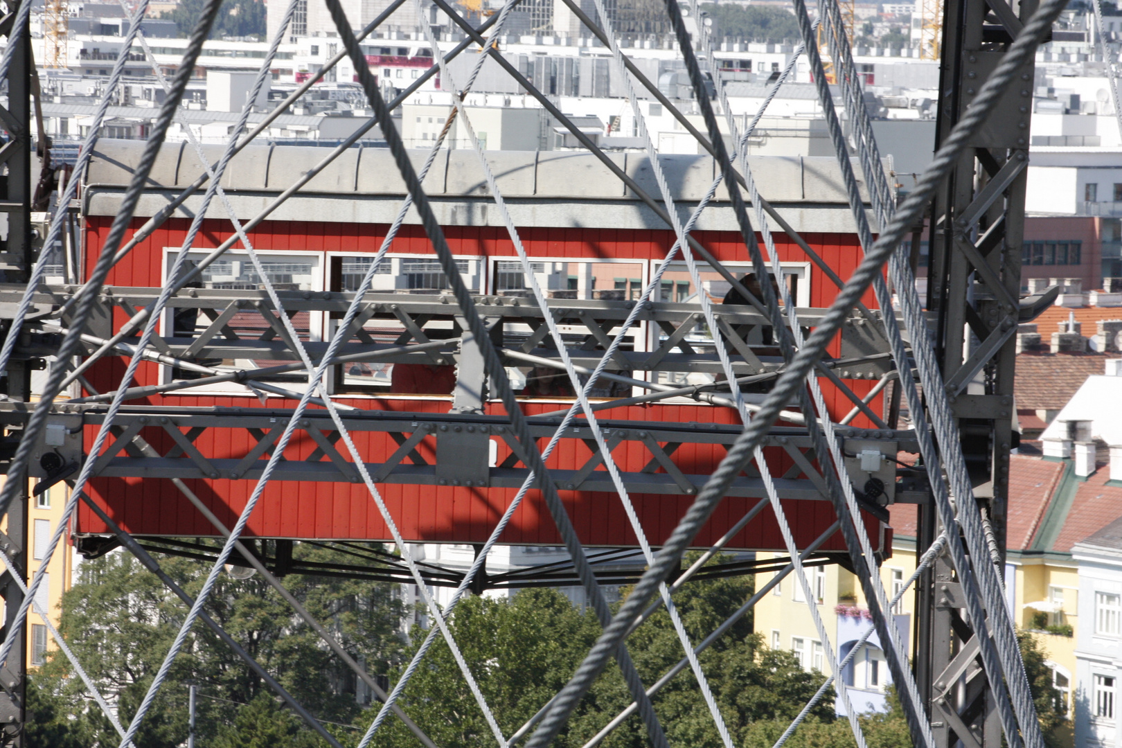 Das Riesenrad in WIEN - Viele Schrauben und Muttern halten die Seile