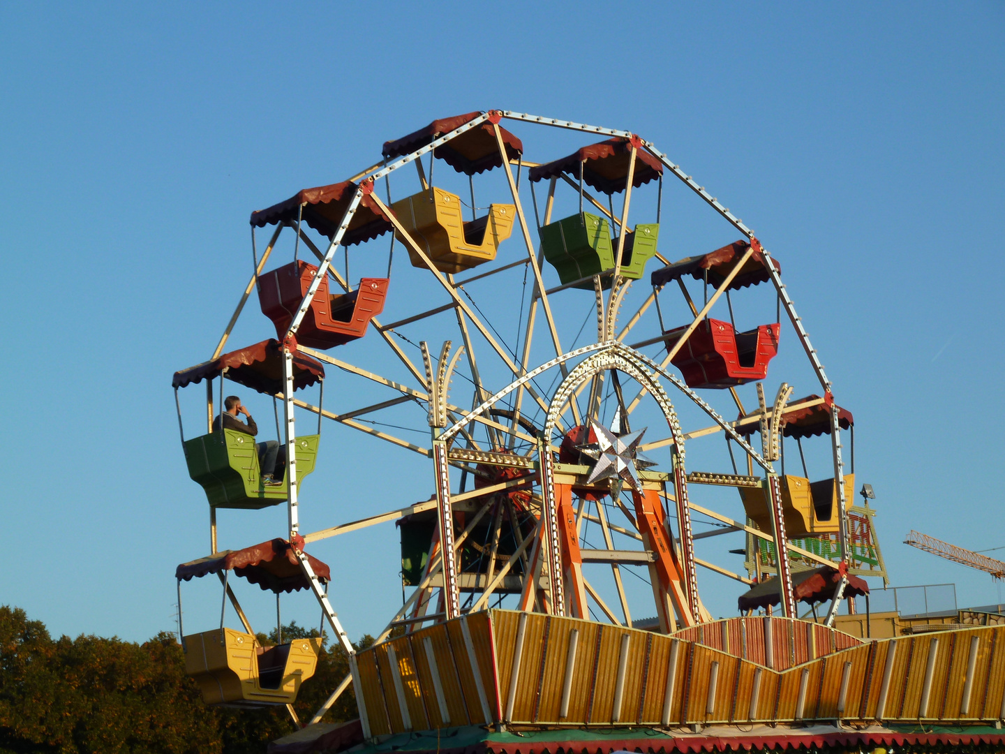 Das Riesenrad ist immer noch in Betrieb...   