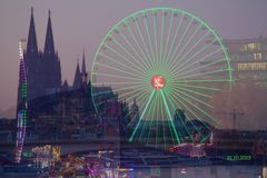 Das Riesenrad mit Kölner Dom