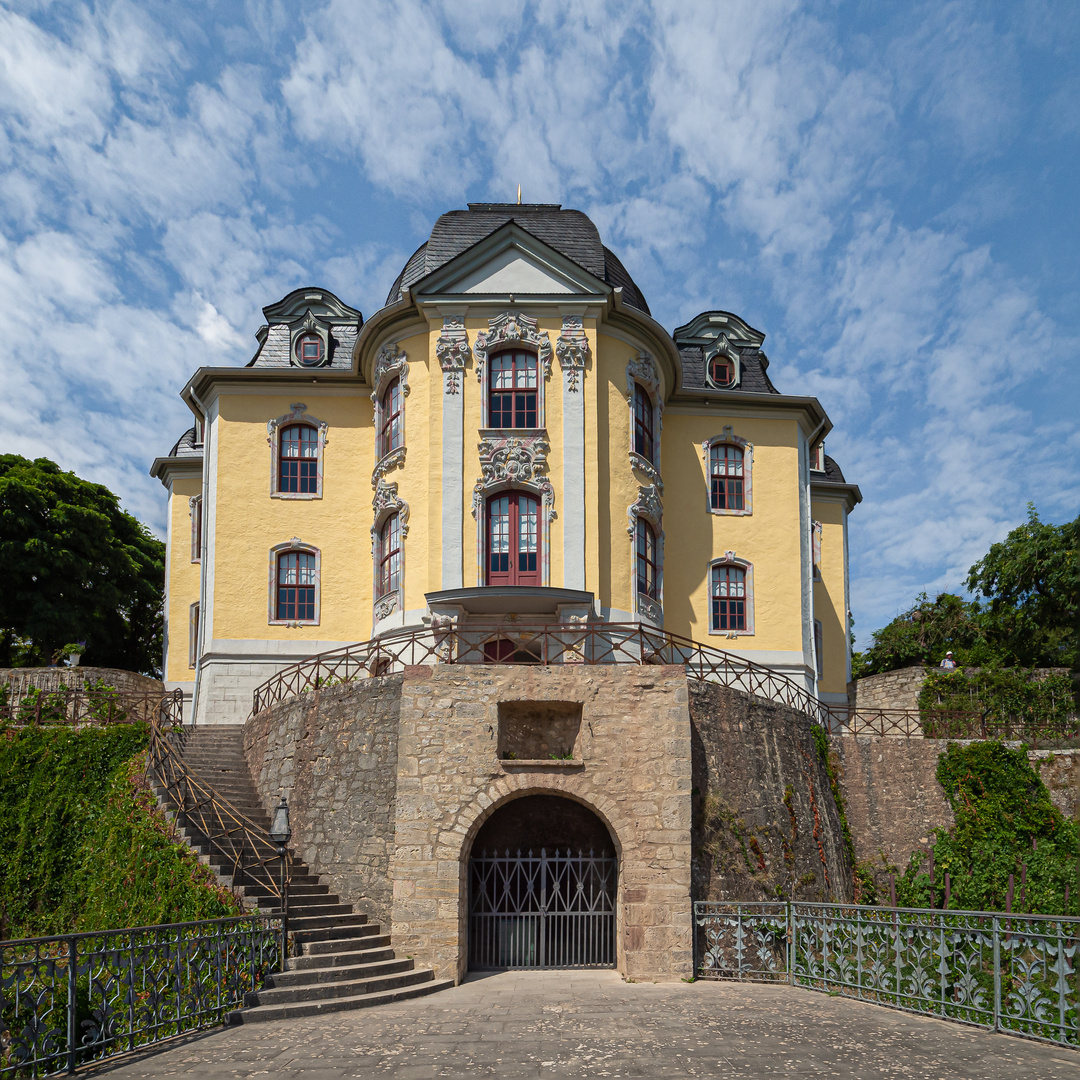 Das Rokoko-Schloss ist das mittlere und jüngste der drei Dornburger Schlösser.