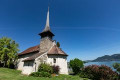 Das romanische Kirchlein St. Michael in Einigen