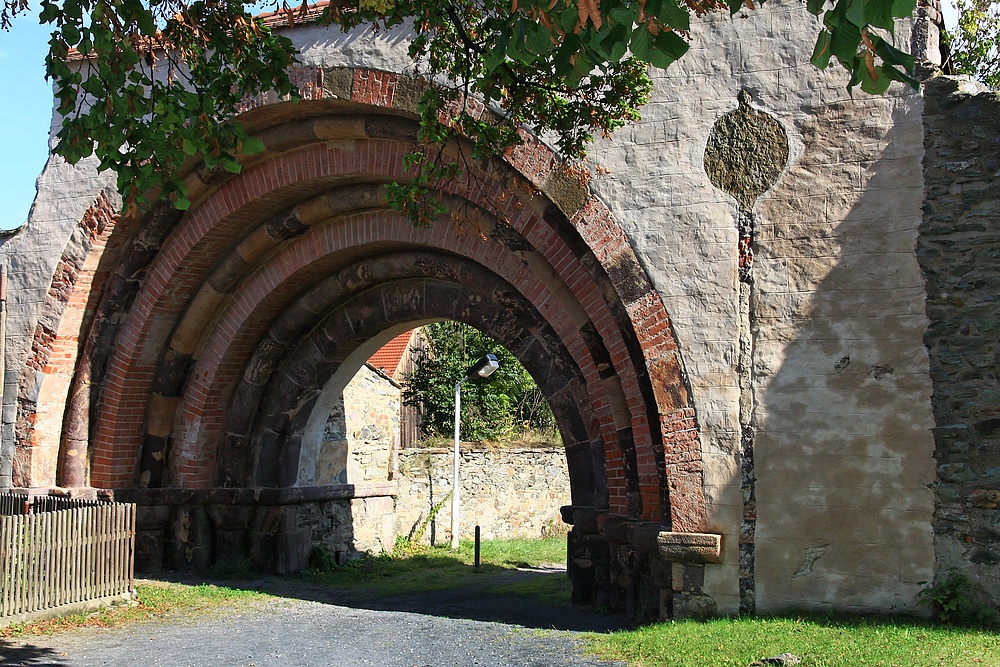 Das Romanische Klosterportal...