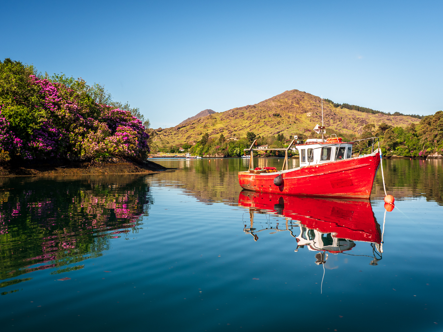 das rote Boot oder: etwas Farbe braucht der Mensch