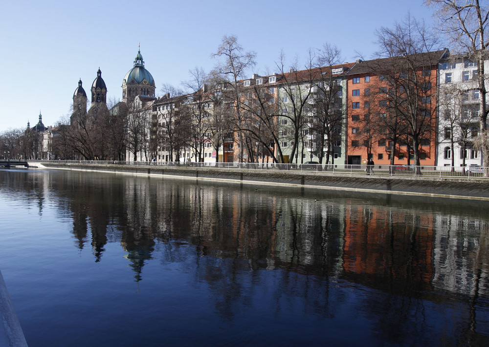 Das rote Haus an der Isar