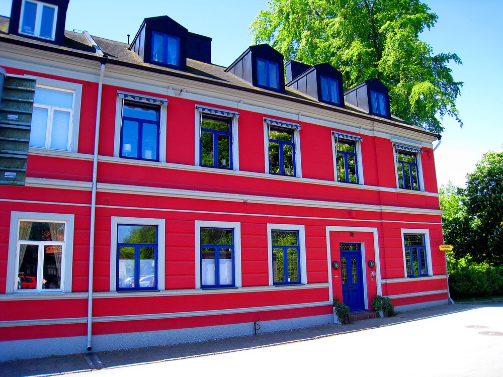 das rote Haus an der Strasse